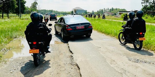 Potret Paspampres Naik Trail saat Kawal Jokowi Cek Jalan Rusak di Lampung