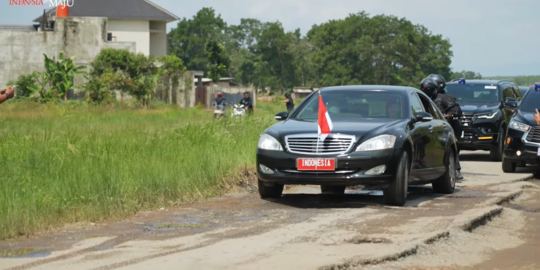 Mobil RI 1 Error Usai Lewati Jalan Rusak di Lampung, Jokowi Langsung Ganti Naik SUV