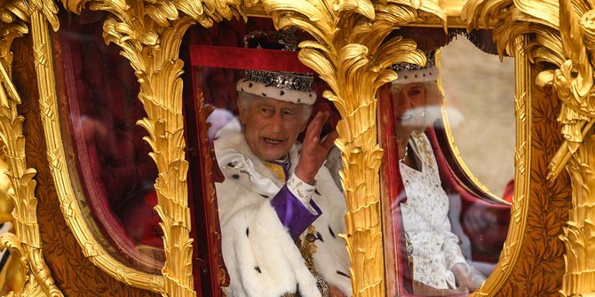 Momen Raja Charles dan Ratu Camilla ke Istana Buckingham Naik Kereta Berlapis Emas