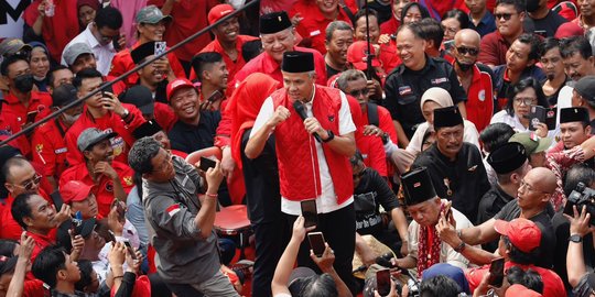 Ganjar di Posko Pemenangan Pandegiling: Rambut Boleh Putih, Tapi Semangat Tetap Muda