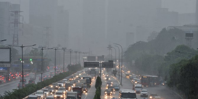 Jakarta Diguyur Hujan pada Minggu Siang