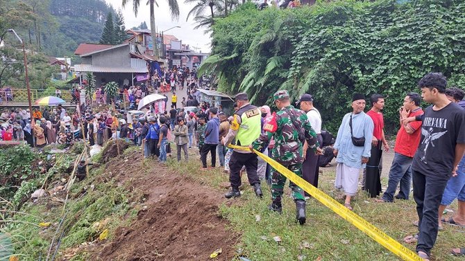 lokasi bus masuk jurang di guci