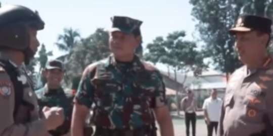 Pak Bhabin Menghadap Kapolri & Panglima, Netizen 'Beruntung Bisa Bertemu Bintang 8'