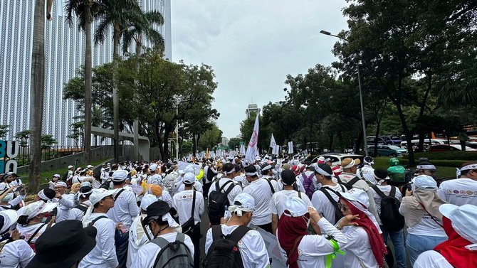 demo tenaga kesehatan tolak ruu kesehatan