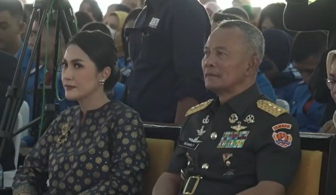 momen jenderal kopassus bertemu di upacara kelulusan anak