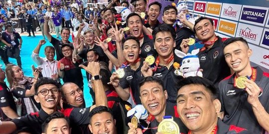 Hattrick Juara, Ini Potret Tim Voli Putra Indonesia Pamer Medali Emas Sea Games 2023