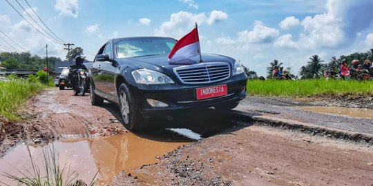 Buka-bukaan Sri Mulyani Beri Anggaran Besar untuk Lampung, Jalanan Tetap Rusak Parah