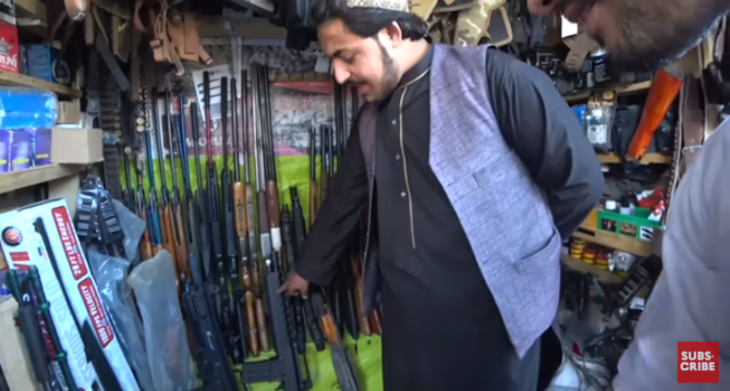 penampakan senjata api di afghanistan dijual bebas di pasar