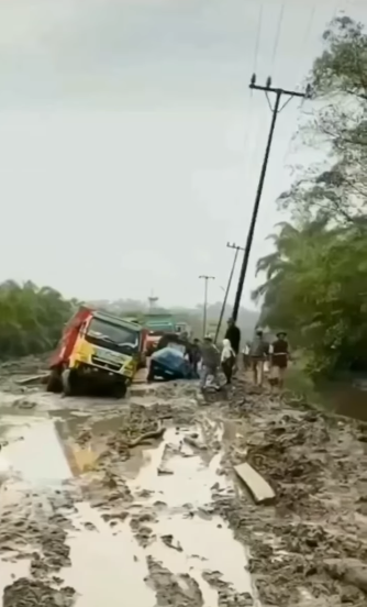 begini penampakan ruas jalan di labuhan batu sumut