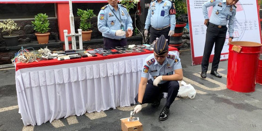 Diduga Diselundupkan Pengunjung, Puluhan HP Dimusnahkan di Rutan Garut