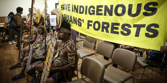 Bawa Panah hingga Tombak, Suku Awyu Papua Datangi Komnas HAM