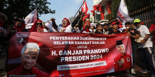 Aksi Long March Relawan Dukung Pemenangan Ganjar Pranowo di Pilpres 2024