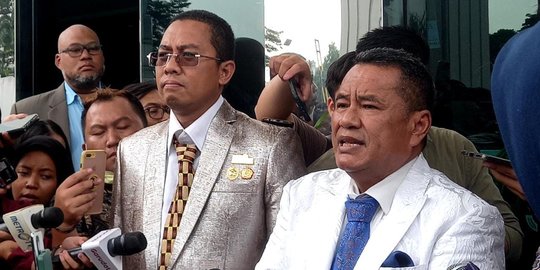 Senyum Hotman Paris, Teddy Minahasa Batal Hadapi Hukuman Mati