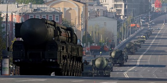 Rudal Balistik Mematikan Dunia Getarkan Jalan Raya Rusia di Hari Kemenangan