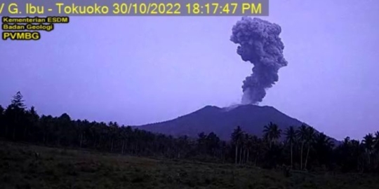 Gunung Berapi Ibu dan Dukono di Maluku Utara Erupsi