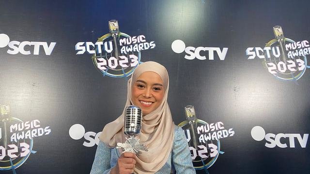 potret lesti kejora di panggung sctv music awards 2023
