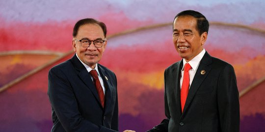 Jokowi: Tantangan ke Depan Sangat Berat, Lembaga Keuangan di AS dan Eropa Berjatuhan