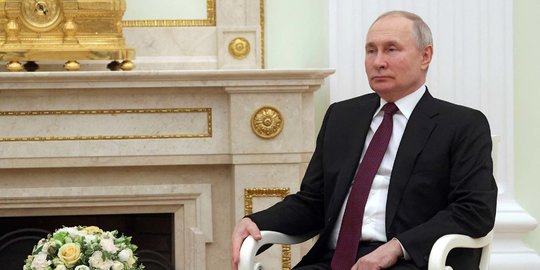CEK FAKTA: Hoaks Putin Menutup Seluruh Ekspor Minyak Rusia ke AS