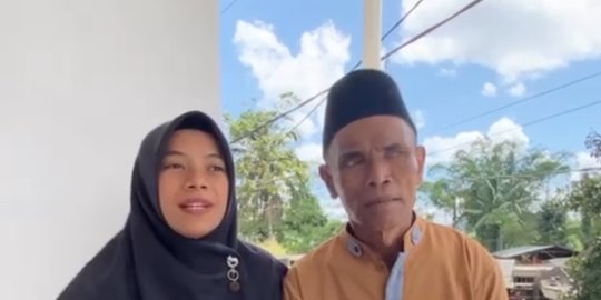 Masih Ingat dengan Dosen Nikah Beda Usia 35 Tahun? Ini Potret Terbarunya dengan Suami