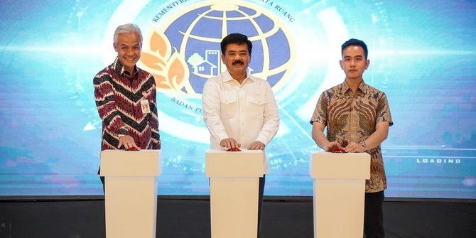 Bersama Ganjar dan Gibran, Menteri Hadi Deklarasikan Surakarta Jadi Kota Lengkap