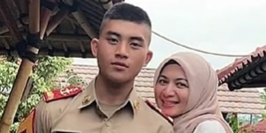 Potret Taruna Akmil TNI Selalu Berdua dengan Wanita Cantik, Dikira Pacar Ternyata Ibu