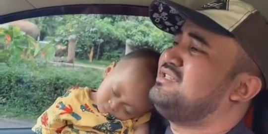Anak Malah Tidur saat di Taman Safari, Ini Reaksi Kesal Sang Ayah yang Bikin Ngakak