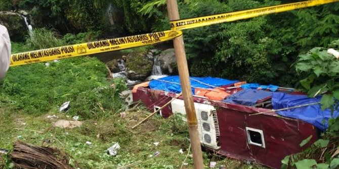 Sopir dan Kernet Bus Masuk Sungai di Guci Tegal jadi Tersangka