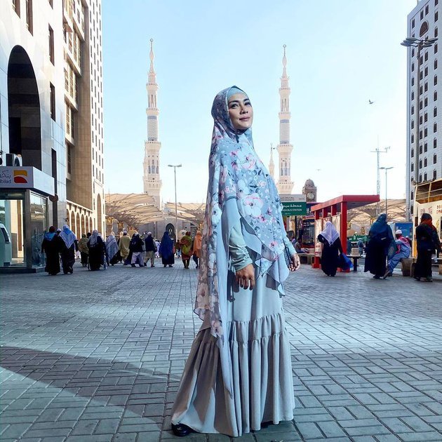 potret masayu anastasia tampil berhijab