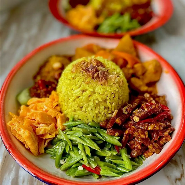 nasi campur kuning komplit