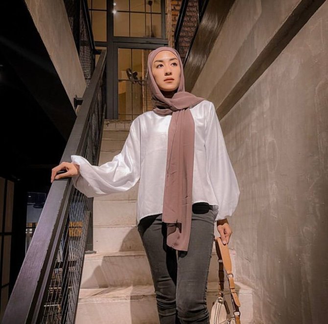 bisa jadi inspirasi intip gaya icha annisa suara hati istri yang stylish meski berhijab