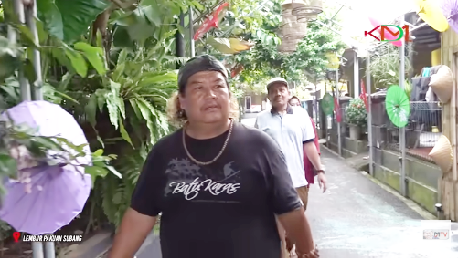 sangar dan bertato seperti preman