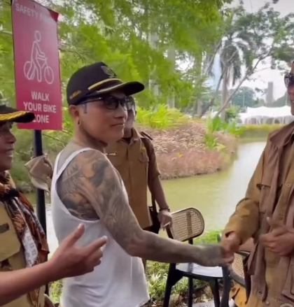 sangar dan bertato seperti preman