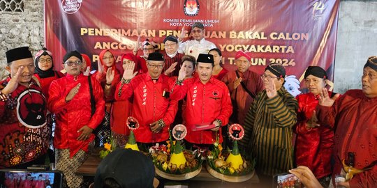 Daftar ke KPU Sambil Potong 3 Tumpeng, PDIP Yogyakarta Targetkan Menang Pemilu