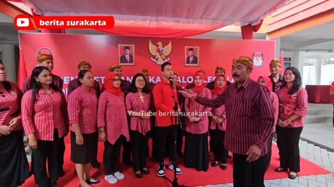 gibran rakabuming perkenalkan bacaleg pdip