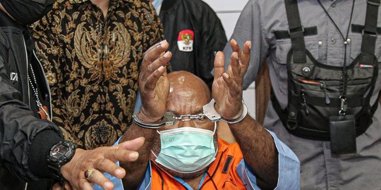 Berkas Kasus Suap dan Gratifikasi Rampung, Lukas Enembe Diserahkan KPK ke Jaksa