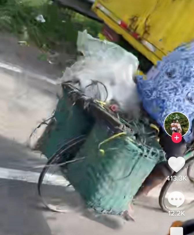 viral bapak ini mengayuh sepeda tanpa ban belakang aksinya biin warganet heran