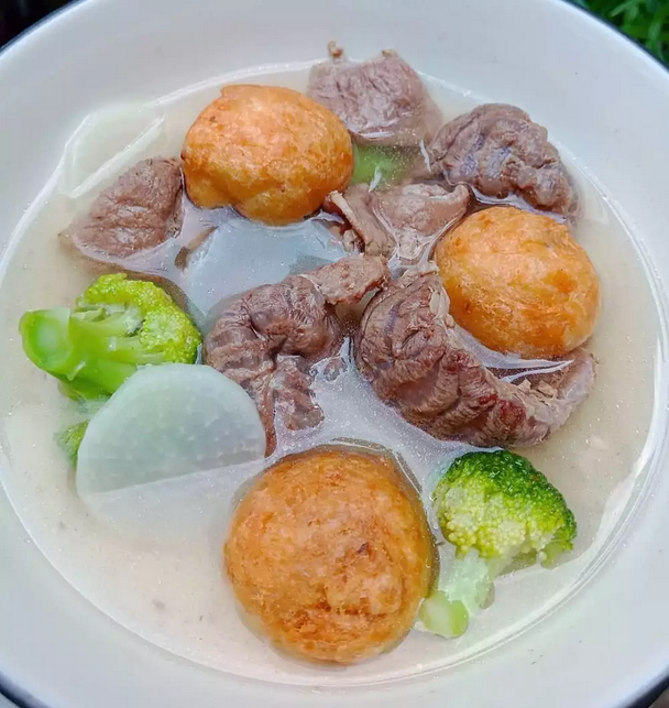 sop daging sapi lobak putih dan brokoli