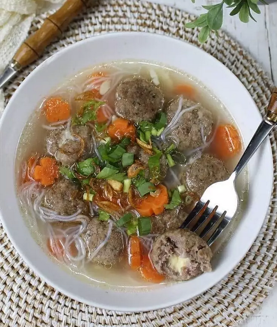 sop daging sapi bola bola isi keju