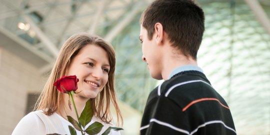 65 Kata-Kata Minta Maaf ke Pacar Paling Romantis, Dijamin Bikin Hati Luluh