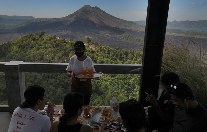 pemandangan gunung batur di kawasan kintamani