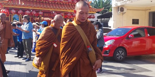 32 Biksu Thailand Jalan Kaki ke Borobudur, Sempat Singgah di Bekasi