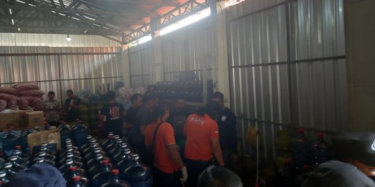 Jalani Rekontruksi, Pelaku Peragakan Detik-Detik Cor Bos Depot Air Isi Ulang