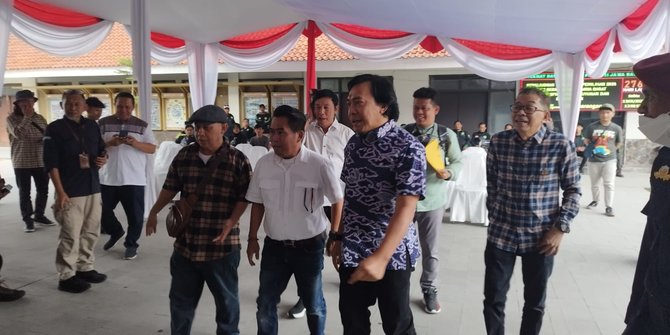 Berhasil Kumpulkan Ribuan KTP, Komeng Mendaftar Jadi Bacaleg DPD