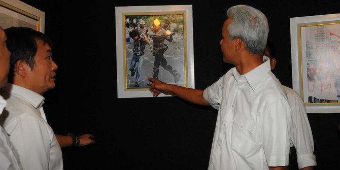 Ganjar Pranowo Kunjungi Pameran Foto 25 Tahun Reformasi