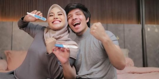 Sempat Dituding Paksa Istri Hamil Lagi, Intip Potret Atta Aurel Pamer Baby Bump