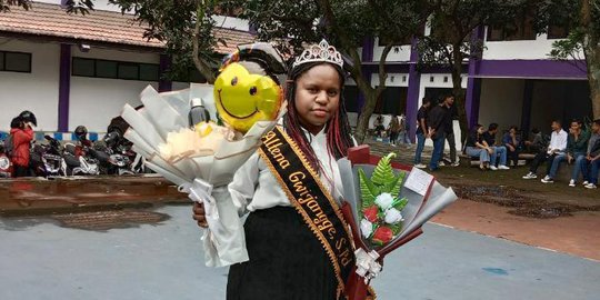 Kisah Altena Gwijangge, Anak Papua Jadi Lulusan Terbaik Universitas di Pulau Jawa