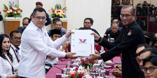 TGB hingga Yusuf Mansur Dampingi Hary Tanoe Serahkan Berkas Bacaleg Perindo ke KPU