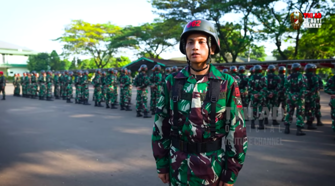 menangis haru para orangtua ini anaknya lulus jadi prajurit tni 039dia angkat derajat