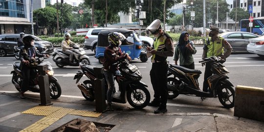 Tilang Manual Kembali Diberlakukan di Jakarta, Pemotor Banyak Terjaring