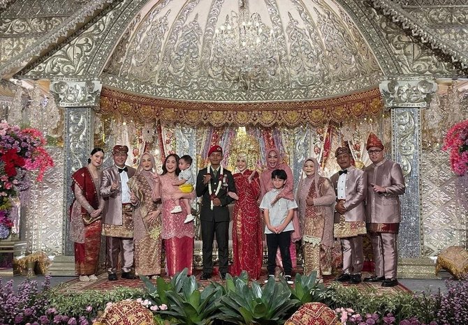 sepupu nikah dengan prajurit kopassus ini potret nagita slavina hadir di resepsi